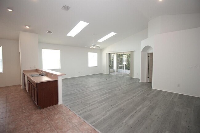 Building Photo - 84 W Waterside Pkwy