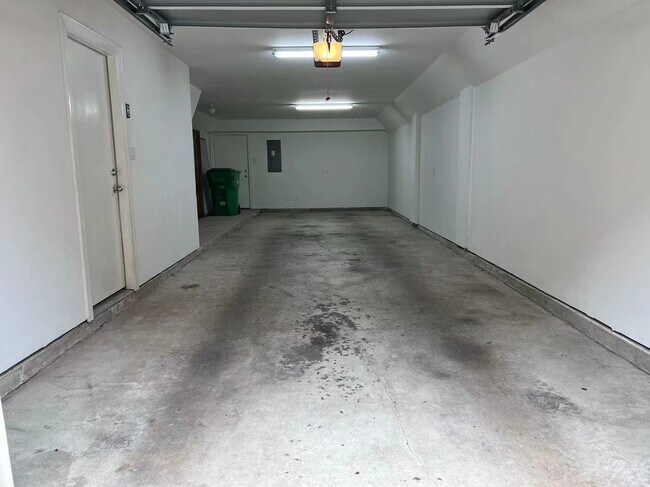 Building Photo - 2710 Hullsmith Dr