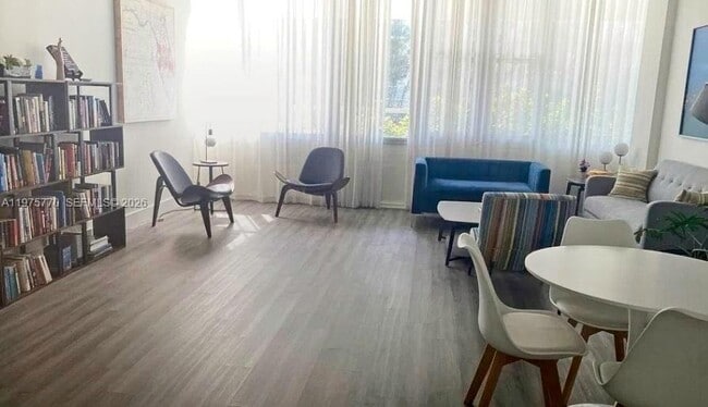 Building Photo - 7545 E Treasure Dr