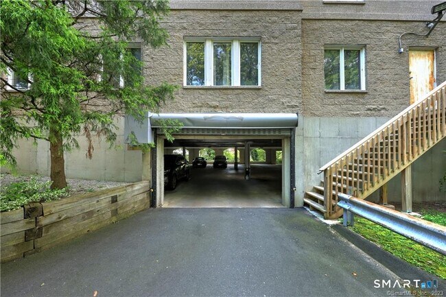 Building Photo - 500 Prospect St
