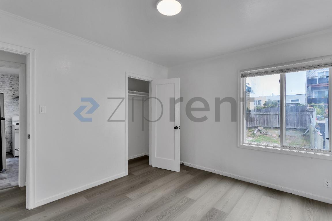 Building Photo - Unit