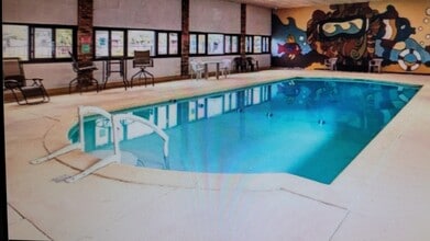 Building Photo - 1911 Glendale Rd