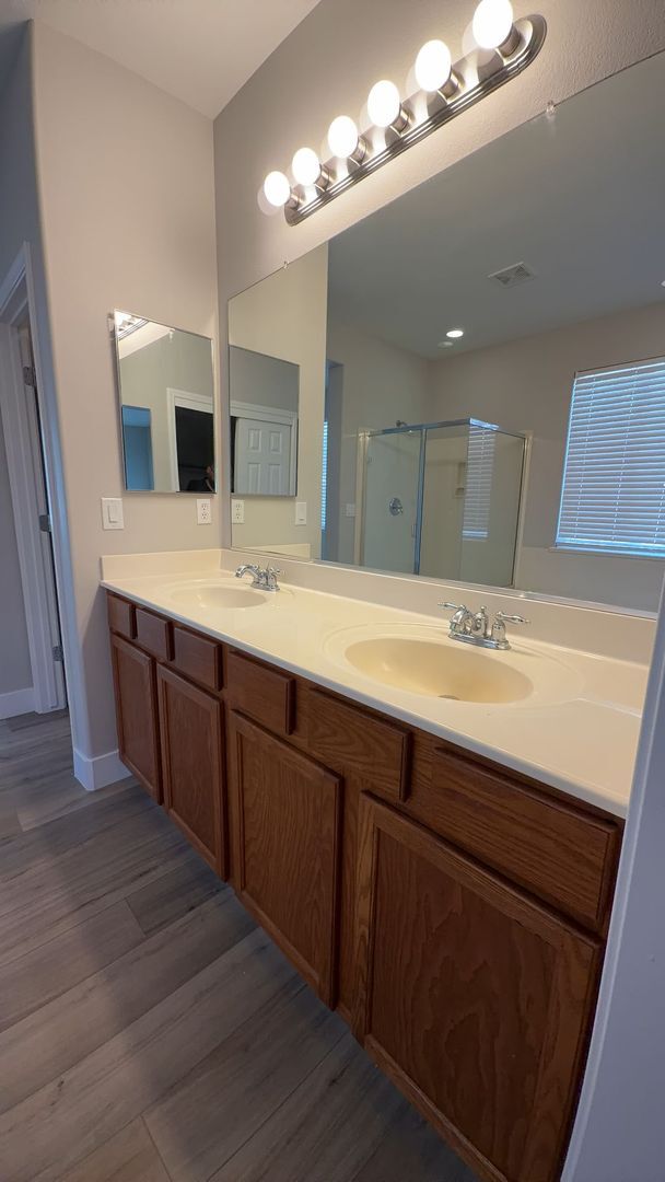 Building Photo - 2390 River Rock Dr