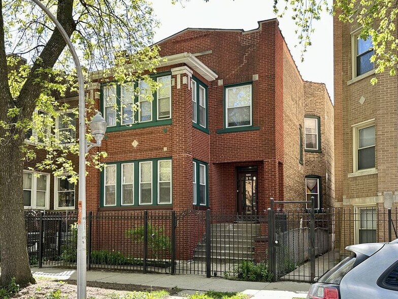 Primary Photo - 4948 N Albany Ave