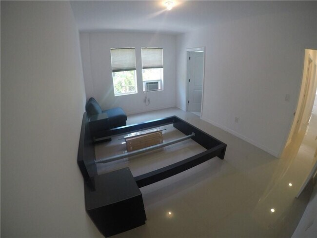 Building Photo - 1611 Michigan Ave