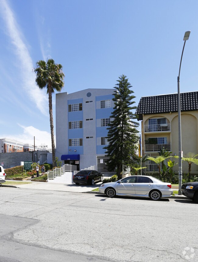 Building Photo - 810 S Berendo St