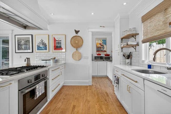 Building Photo - 25 Soundview Ave