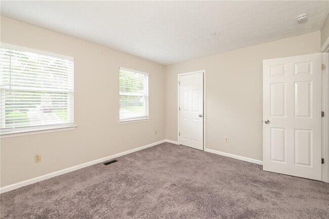 Building Photo - 10450 Summer Creek Dr