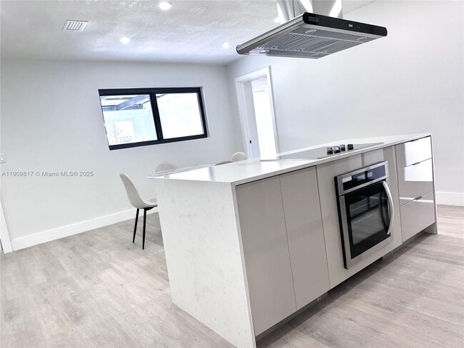 Building Photo - 2421 N 56th Terrace