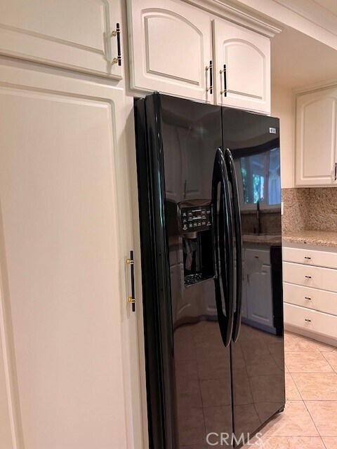 Building Photo - 5472 Paseo Del Lago E