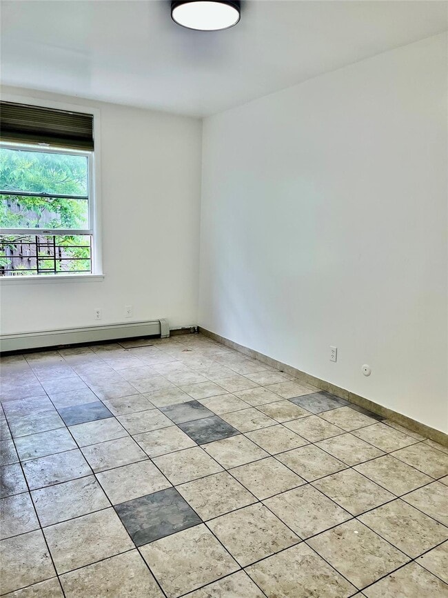 Building Photo - 448 E 141st St
