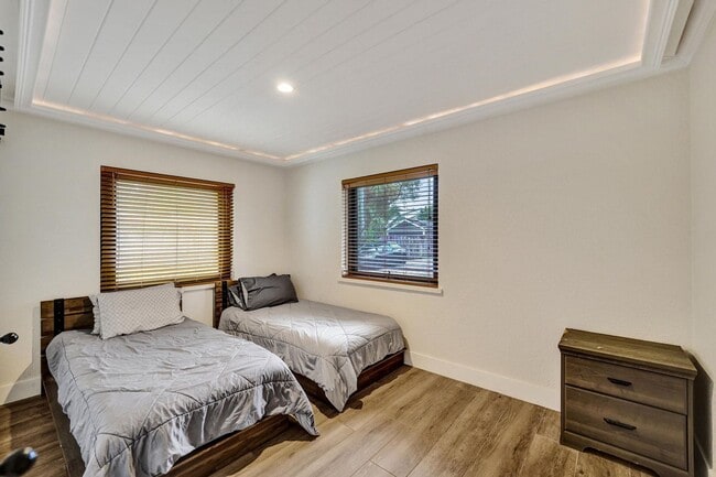 Building Photo - 5612 Harding St