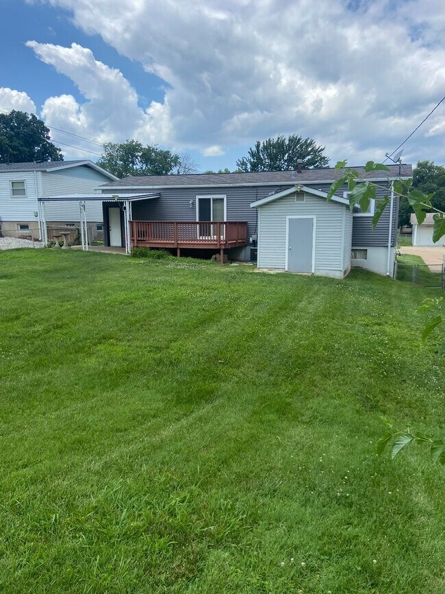 Building Photo - For Rent: Charming 3 Bedroom, 2 Bath Single-Family Home in St. Louis Monthly Rent: $1,950 (2 year...