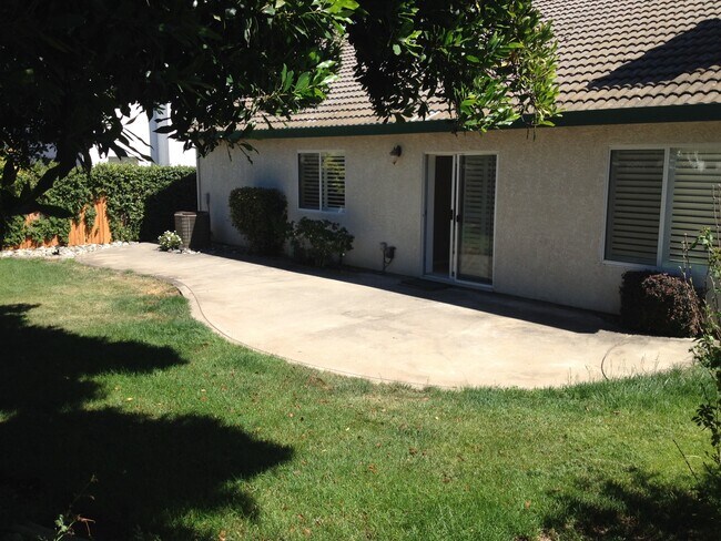 Building Photo - 3367 Chapelle Dr