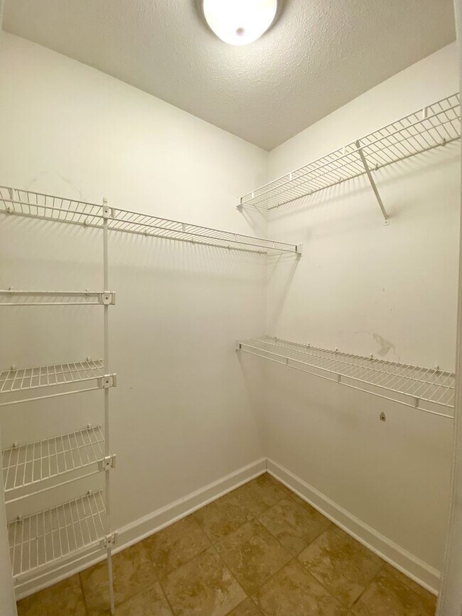 Building Photo - 3 bed, 2 bath home with wonderful curb appeal near N. Germantown Pkwy / $250 Gift card if move in...