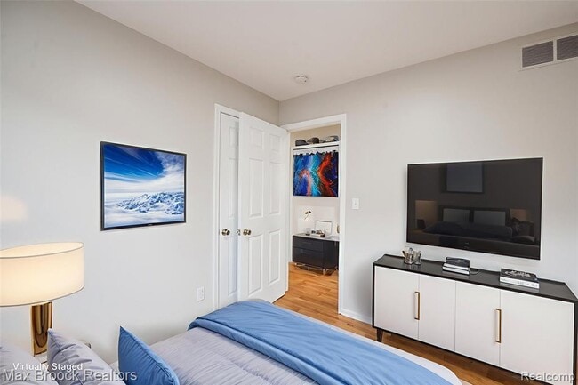 Building Photo - 5528 Sunnycrest Dr