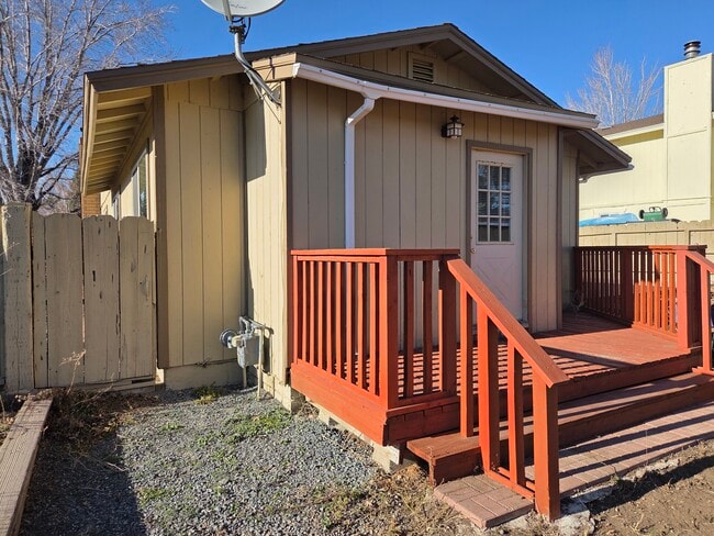 Building Photo - Meadow Court