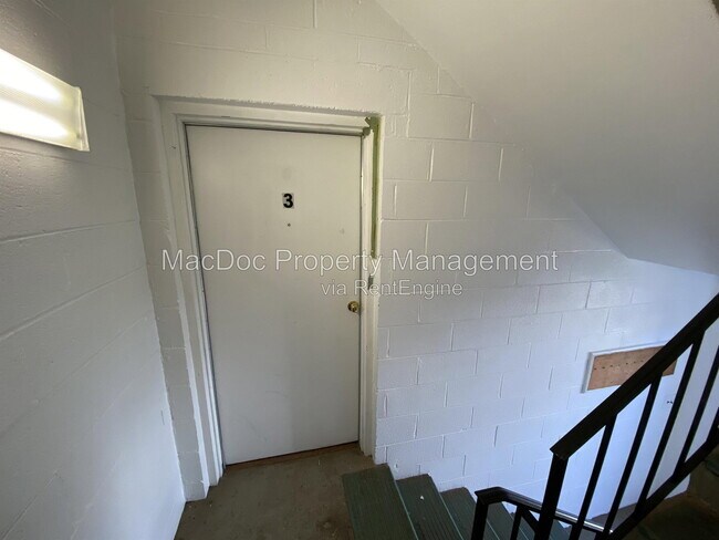 Building Photo - 423 Hill St