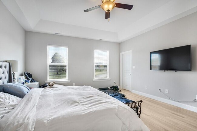 Building Photo - 9366 Alder Dr