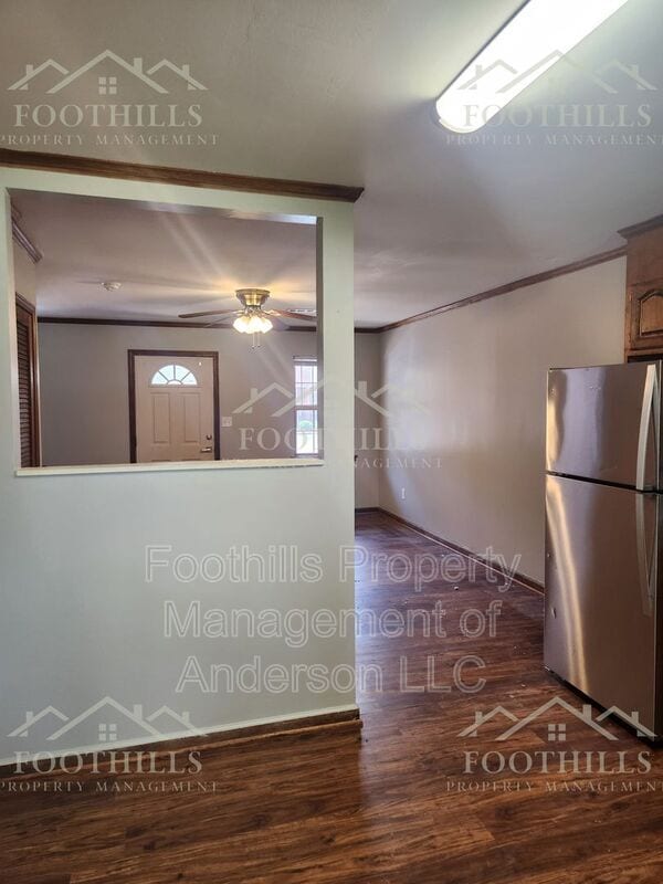 Building Photo - 413 Nelson Dr