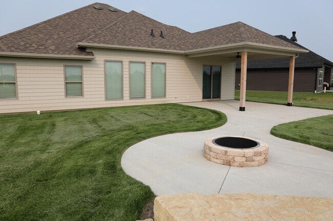 Building Photo - 4512 Estacada Dr