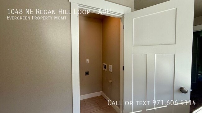 Building Photo - 1048 NE Regan Hill Loop
