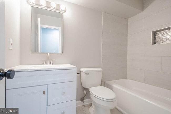 Building Photo - 7932 Silverada Pl