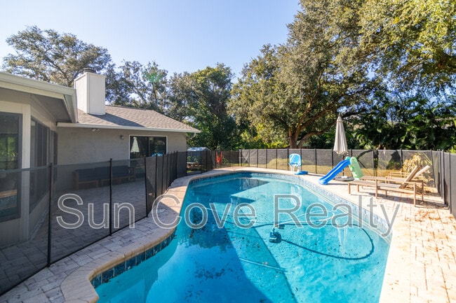 Building Photo - 915 Woodleaf Way