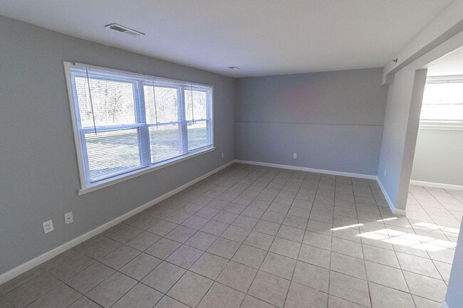 Building Photo - 706 Demaret Dr