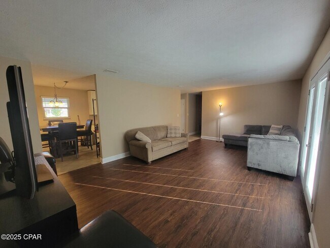 Building Photo - 3136 Lawton Ct