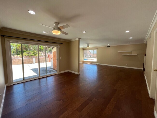 Building Photo - Northridge pool home w/5+3, including down...