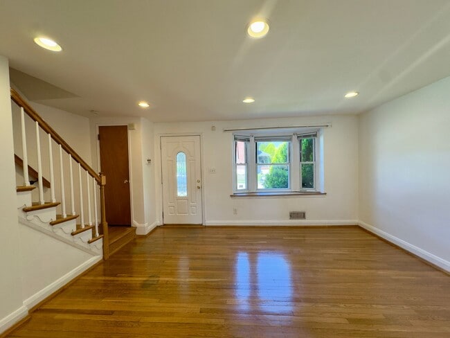 Building Photo - Charming 3 Bedroom/2 Bathroom Townhome in Loch Raven, MD!