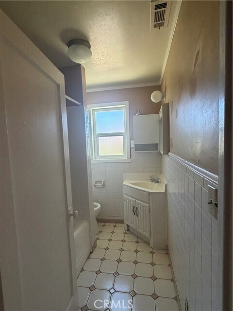 Building Photo - 10803 Bellflower Ave