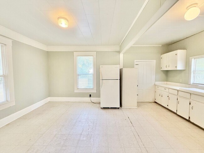 Building Photo - Two-Bedroom Cottage-Style Home