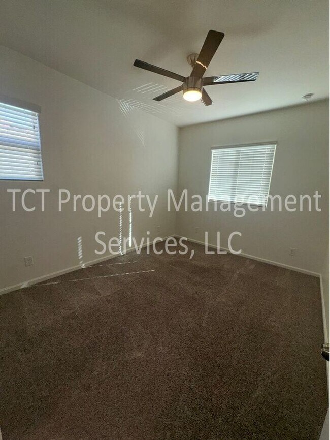 Building Photo - Beautifully maintained home in gated Layton Lakes