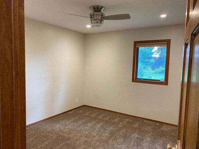 Building Photo - Beautifully Remodeled 4 Bedroom