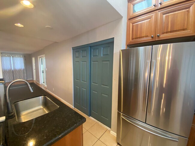 Building Photo - 019WHI