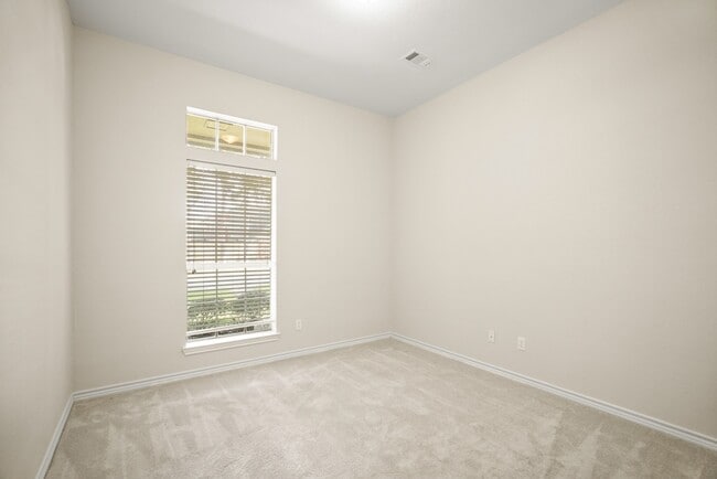 Building Photo - 1438 Crescent Green Dr