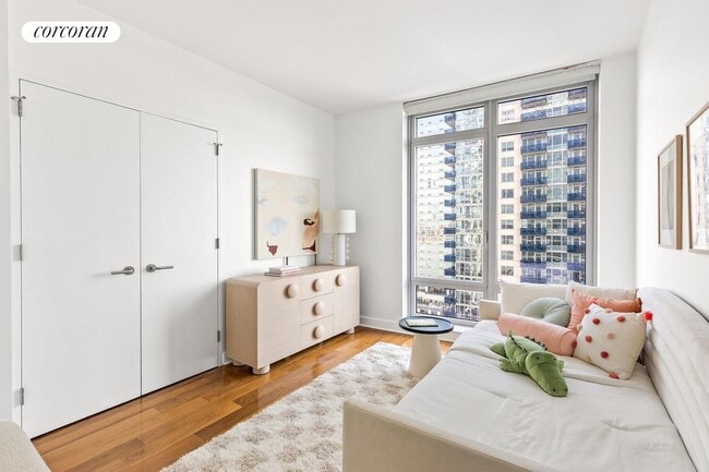 Building Photo - 2 Northside Piers