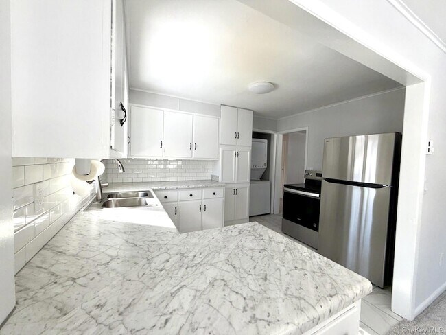 Building Photo - 375 NY-292