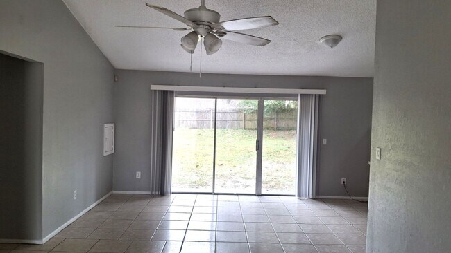 Building Photo - Upgraded 4BD/2BA Single Family Home in Orlando!
