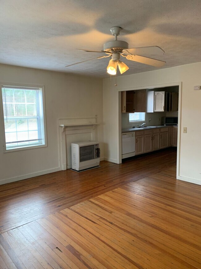 Building Photo - 718 Poplar Grove Rd