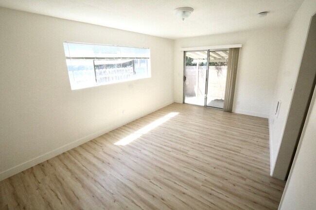 Building Photo - LB2527