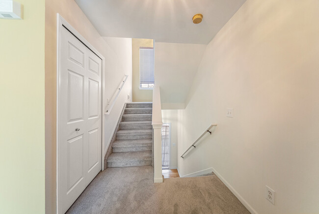 Building Photo - 3140 Promenade Cir
