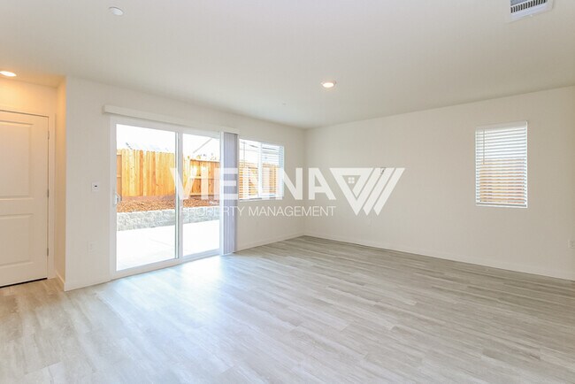 Building Photo - 1048 Silver Feather Wy