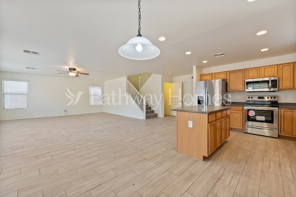 Building Photo - 41166 W Sanders Way