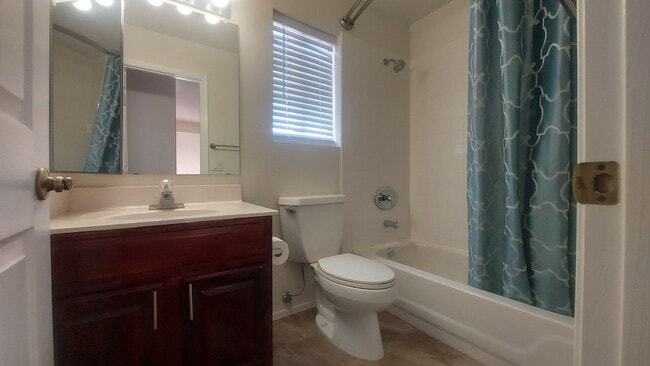 Building Photo - GORGEOUS GLENDALE HOME!