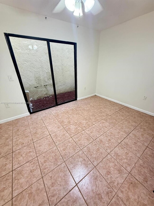Building Photo - 3325 Oak Dr
