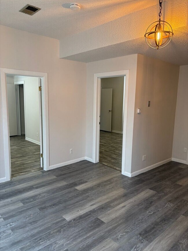 Building Photo - Spacious 2 Bedroom 1 Bath Home Across from UNC