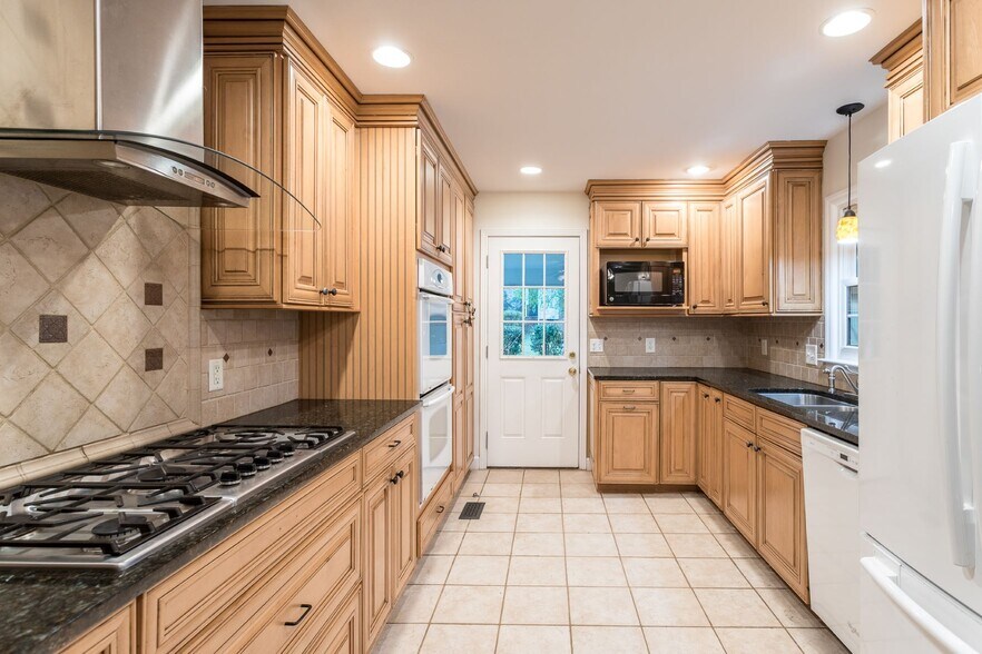 Kitchen with gas stove, granite counters. - 419 Sharon Rd